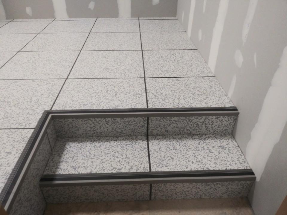 악세스플로어 계단식 시공