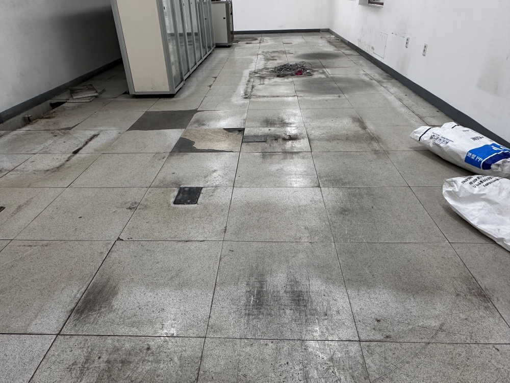 시공 전 악세스플로어 바닥 상태 점검