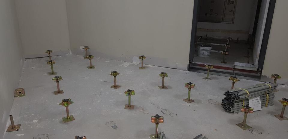 에폭시 접착제를 이용한 악세스플로어 페데스탈 고정