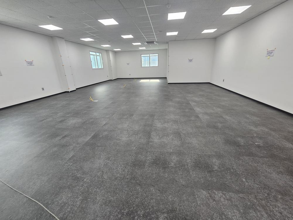 OA플로어+데코타일 적용한 사무실 현장