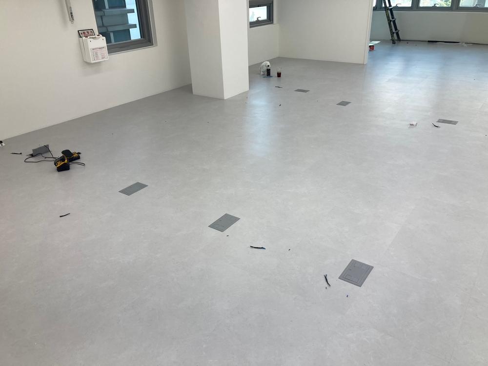 OA플로어에 데코타일 적용 현장
