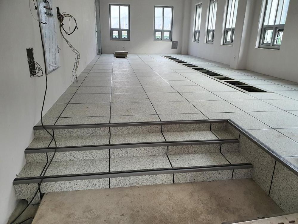 철저한 사전 점검으로 완성된 공장의 악세스플로어 시공